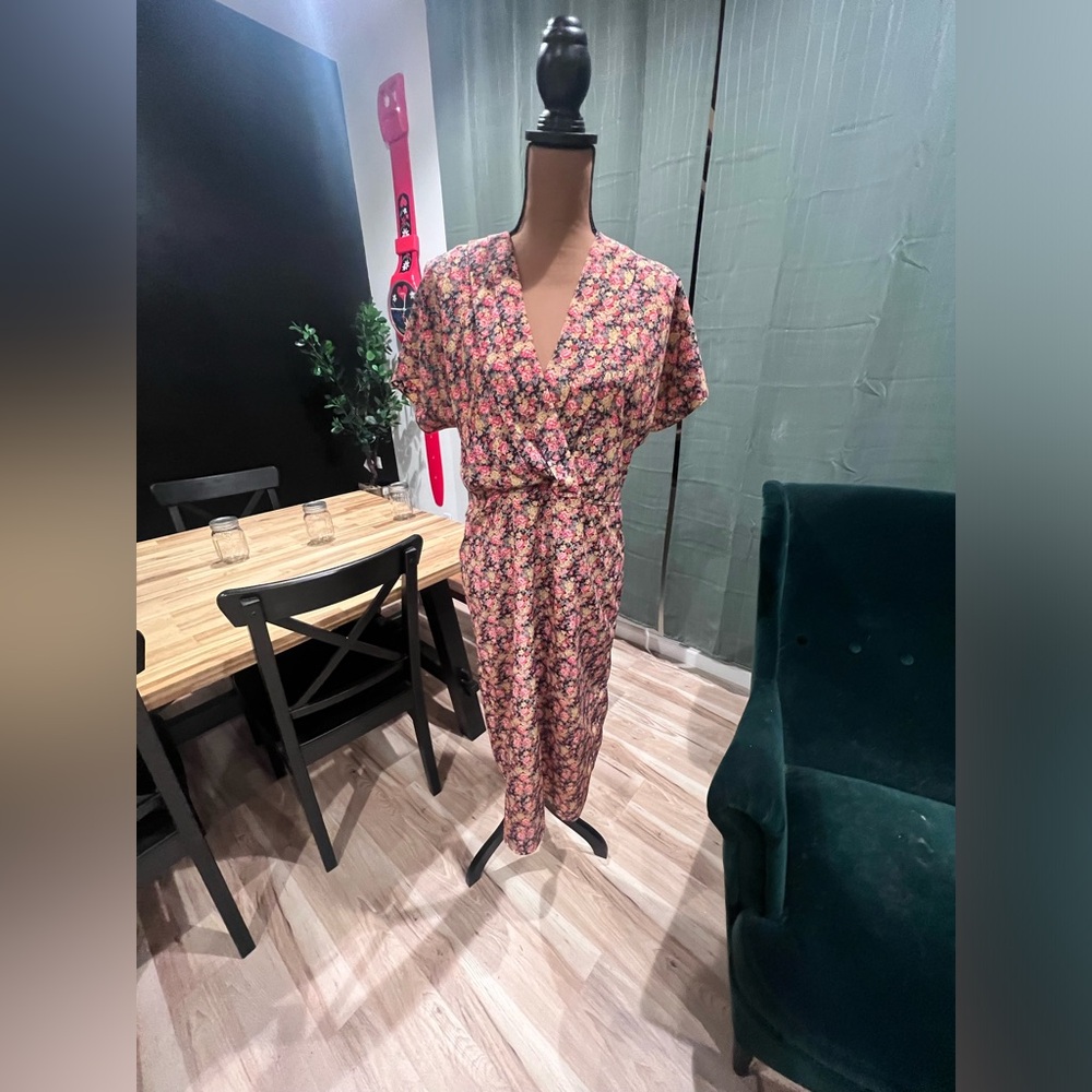 Adorable floral satin April K vintage dress in size 7.